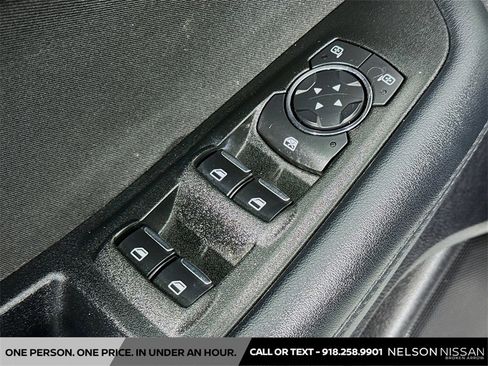 Used 2019 Ford Edge SE image 17