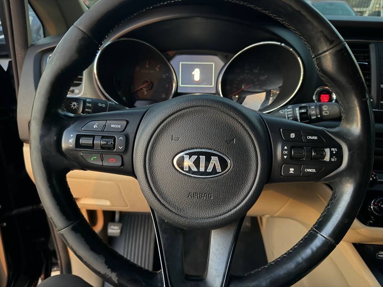 Used 2018 Kia Sedona LX FWD image 21