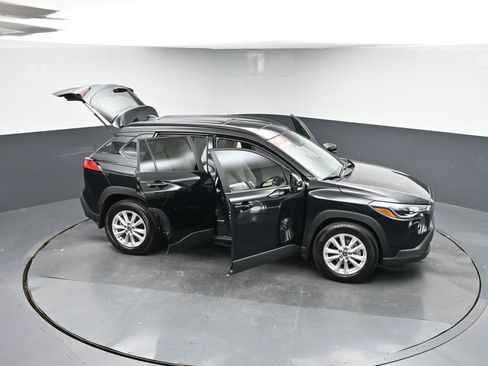 Used 2025 Toyota Corolla Cross LE image 46