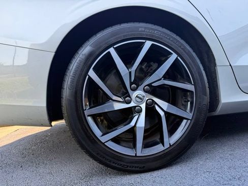 Used 2020 Volvo S60 T6 Momentum AWD/4WD image 5
