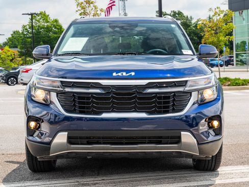 Used 2024 Kia Seltos EX FWD image 2