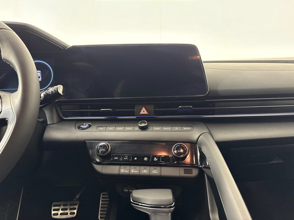 New 2025 Hyundai Elantra SEL FWD image 22