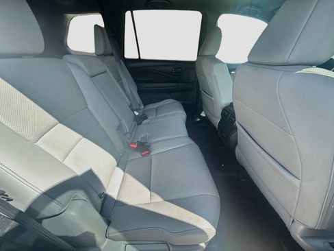 Certified 2024 Honda Passport EX-L image 28