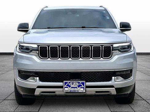 Used 2024 Jeep Wagoneer Series II w/ Flexible Seating Group RWD image 3