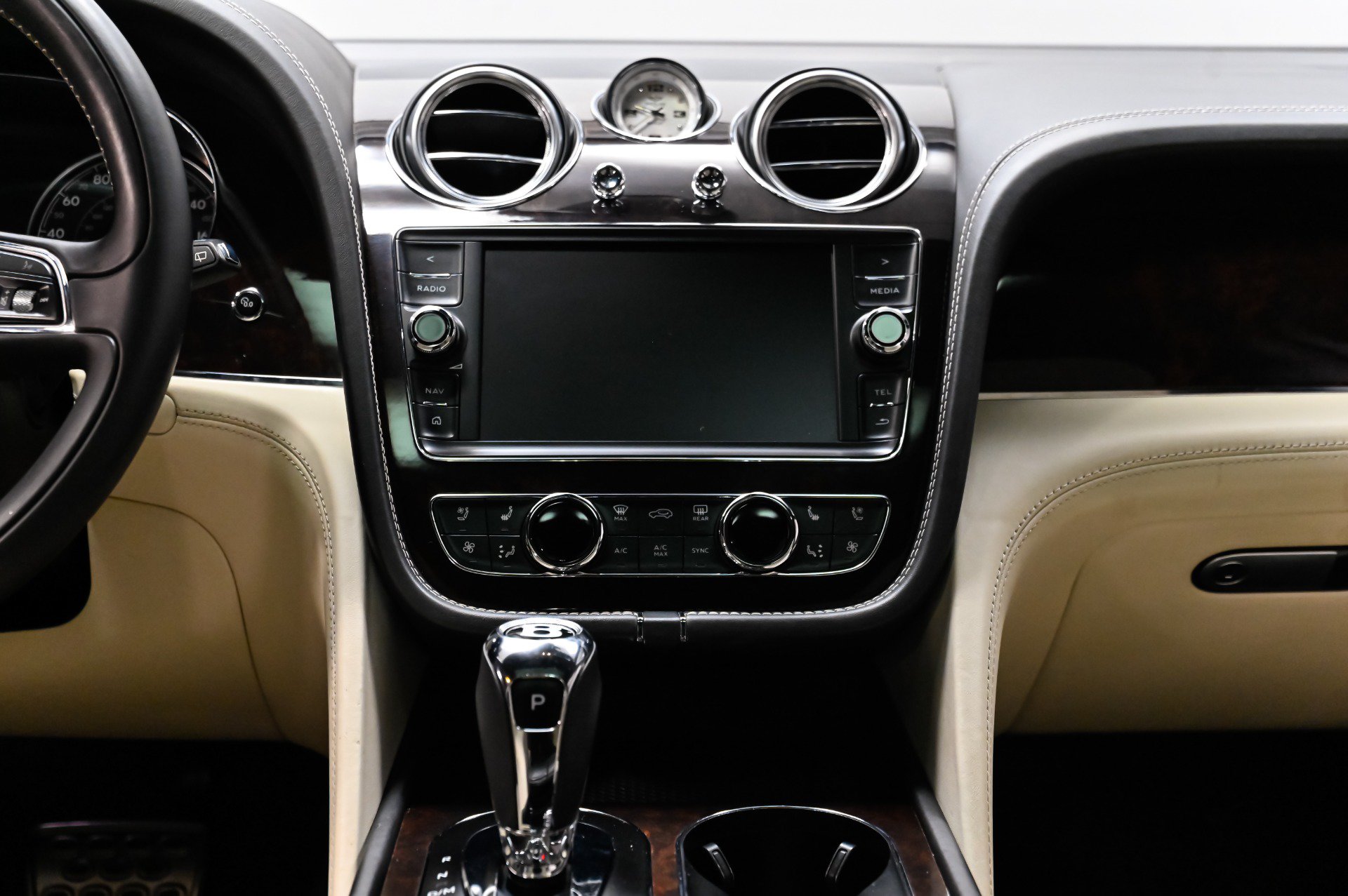 Used 2018 Bentley Bentayga w/ Black Specification AWD/4WD image 36