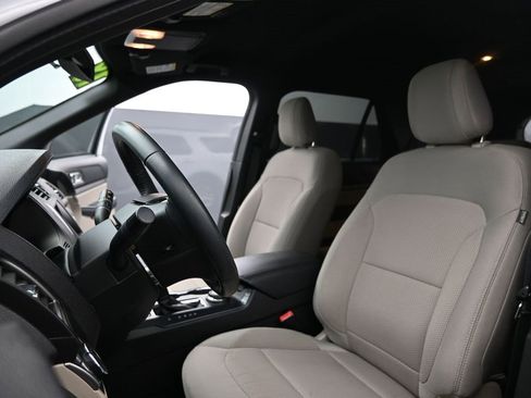 Used 2018 Ford Explorer XLT w/ Equipment Group 201A image 10