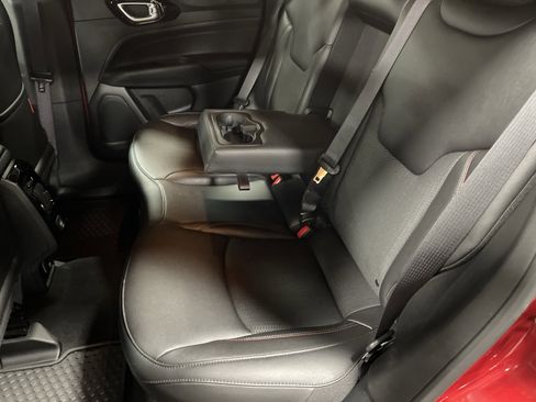 Used 2024 Jeep Compass Trailhawk image 11