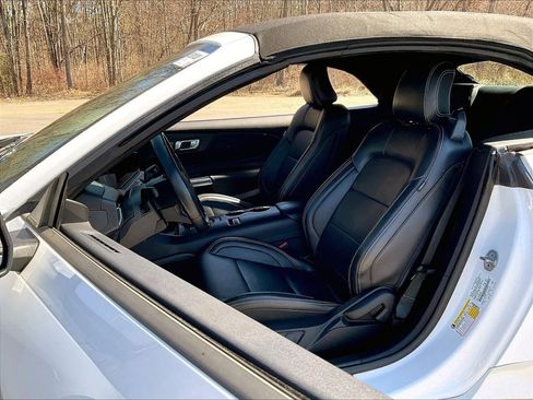 Used 2025 Ford Mustang Premium RWD image 10