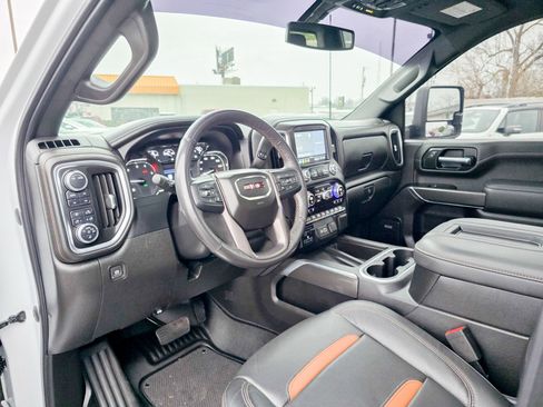 Used 2022 GMC Sierra 3500 AT4 w/ AT4 Preferred Package image 4
