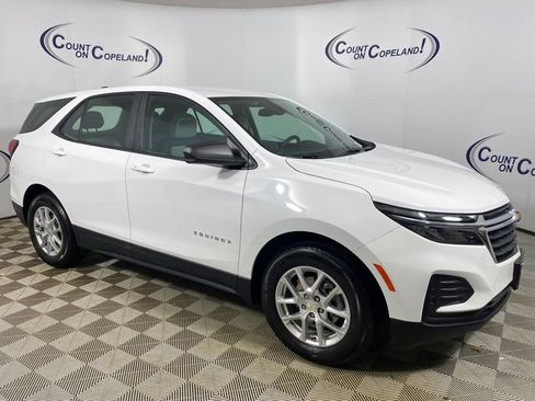 Used 2023 Chevrolet Equinox LS image 9