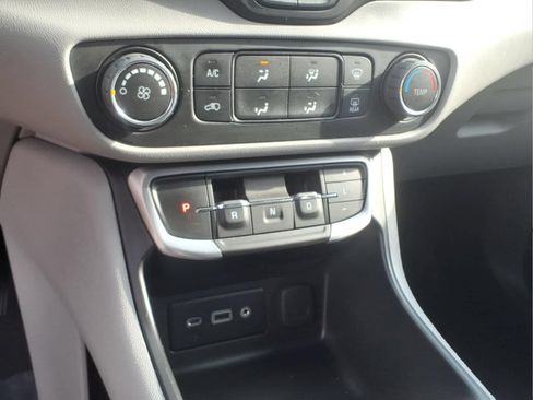 Used 2022 GMC Terrain SLE AWD/4WD image 17