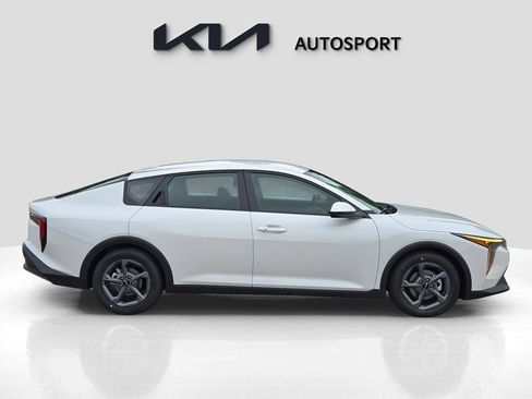 New 2025 Kia K4 LXS image 7