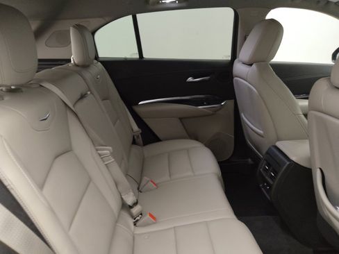 Used 2021 Cadillac XT4 Luxury w/ Cold Weather Package FWD image 19