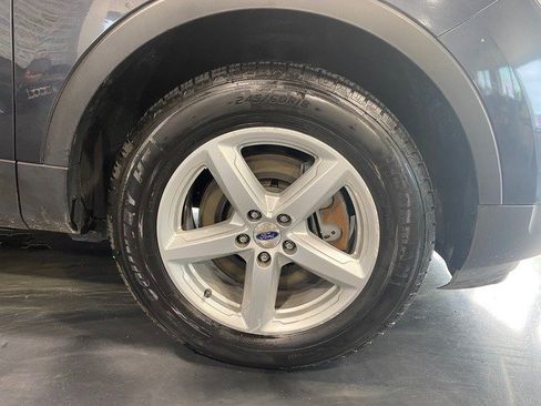 Used 2017 Ford Explorer XLT w/ Equipment Group 202A AWD/4WD image 8
