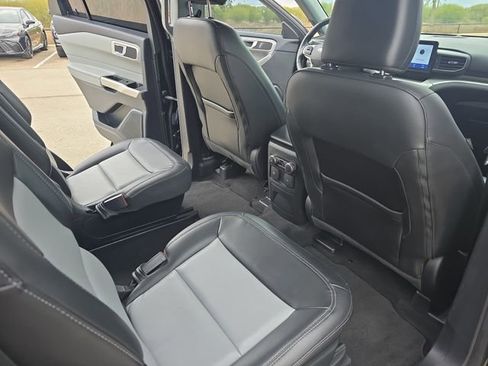 Used 2022 Ford Explorer XLT w/ Equipment Group 202A image 11