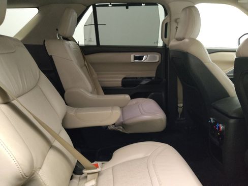 Used 2020 Ford Explorer Platinum w/ Premium Technology Package AWD/4WD image 19