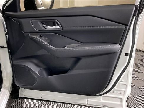 New 2026 Nissan Rogue SV FWD image 24