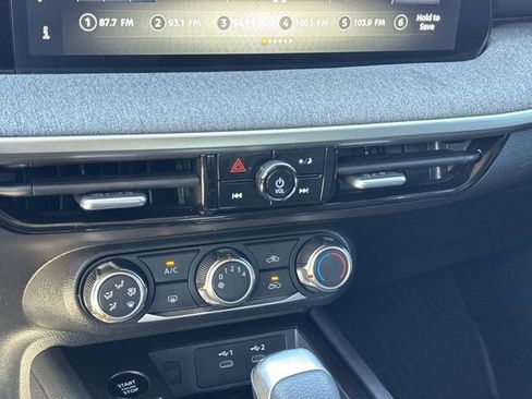 Used 2025 Nissan Kicks SV FWD image 19