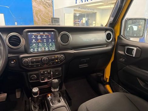 Used 2019 Jeep Wrangler Unlimited Sahara AWD/4WD image 24