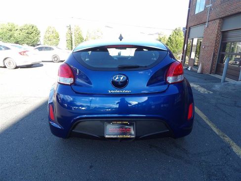 Used 2017 Hyundai Veloster FWD image 5