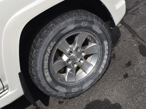 Used 2012 Toyota 4Runner SR5 w/ Convenience Pkg AWD/4WD image 4