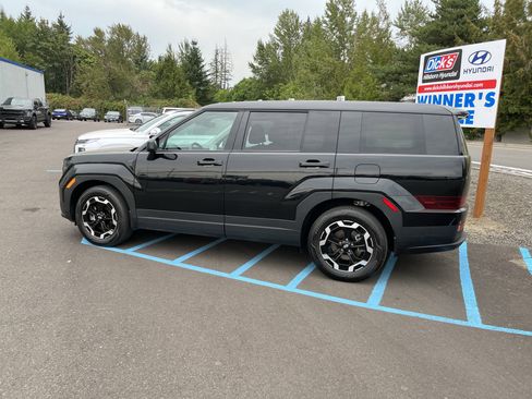 Used 2024 Hyundai Santa Fe SE image 3