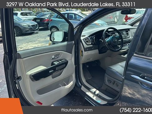 Used 2015 Kia Sedona EX FWD image 17