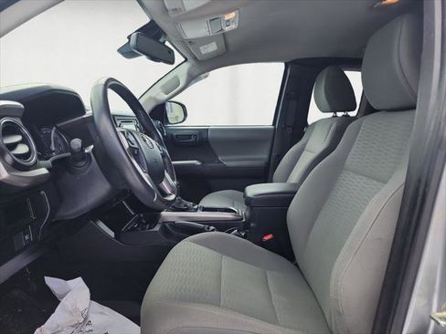 Certified 2018 Toyota Tacoma SR5 image 9