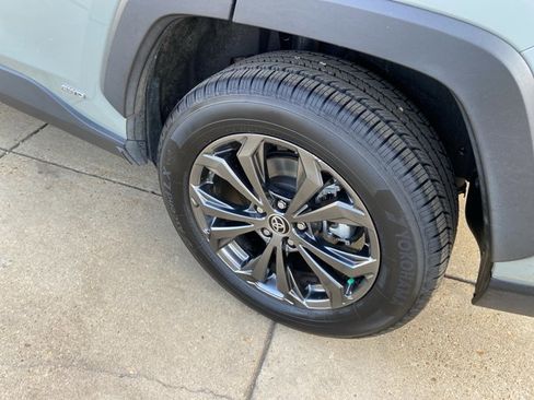 Used 2022 Toyota RAV4 XLE Premium image 30