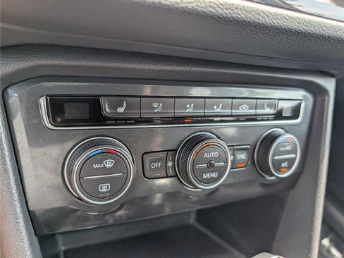 Used 2018 Volkswagen Tiguan SE w/ Panoramic Sunroof Package AWD/4WD image 28