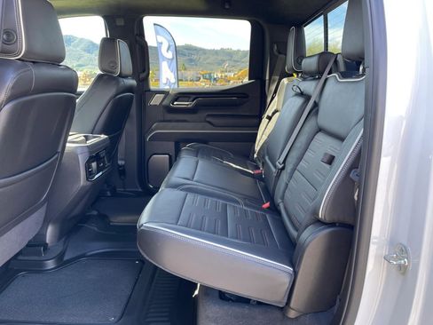 Used 2025 GMC Sierra 1500 AT4X image 15