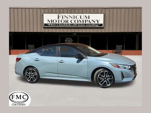 Used 2025 Nissan Sentra SR image 1