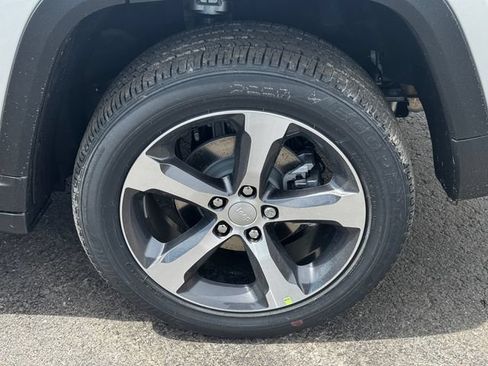 New 2026 Jeep Grand Cherokee Limited w/ Trailer Tow Package AWD/4WD image 11