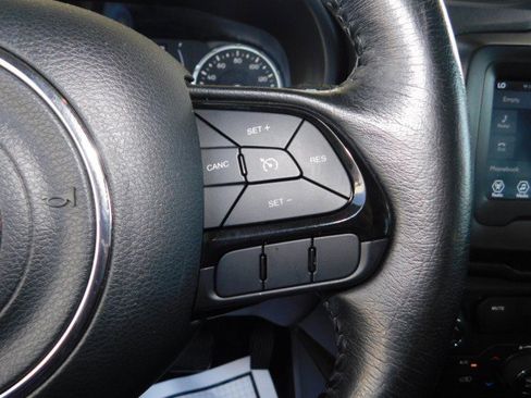 Used 2018 Jeep Renegade Altitude image 29