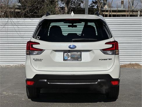 Used 2023 Subaru Forester Premium image 11