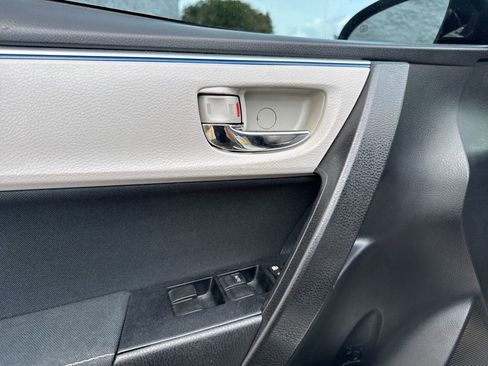 Used 2014 Toyota Corolla LE image 9