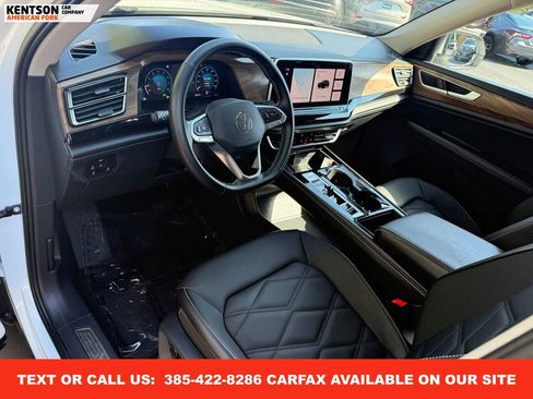 Used 2025 Volkswagen Atlas SE image 29