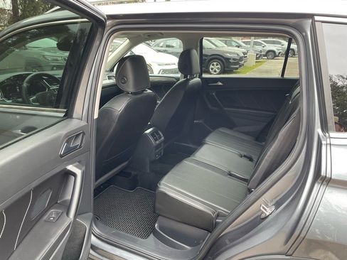 Used 2022 Volkswagen Tiguan SE w/ Panoramic Sunroof Package image 25