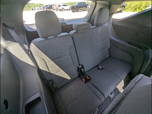 New 2026 Chevrolet Traverse LT w/ Sun and Wheel Package FWD image 15