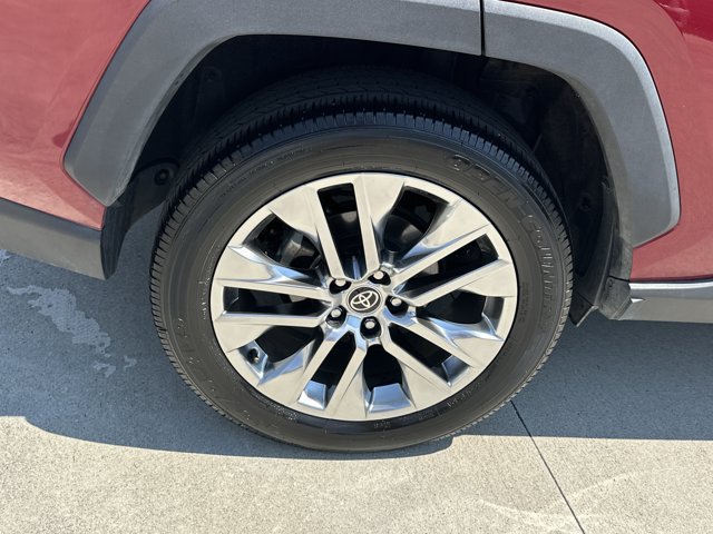 Used 2021 Toyota RAV4 XLE Premium FWD image 31