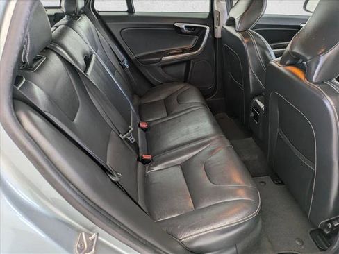 Used 2018 Volvo V60 T5 Dynamic w/ Vision Package image 19