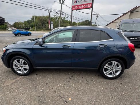 Used 2019 Mercedes-Benz GLA 250 4MATIC w/ Premium Package image 7