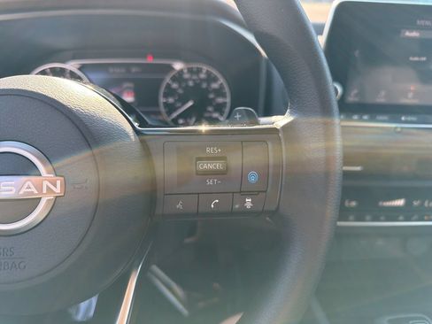 Used 2023 Nissan Rogue SV FWD image 22