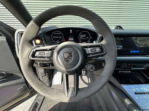 Used 2026 Porsche Cayenne Turbo image 15