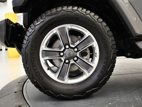 Used 2021 Jeep Wrangler Unlimited Sahara image 12