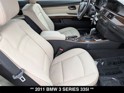 Used 2011 BMW 335i Convertible image 27