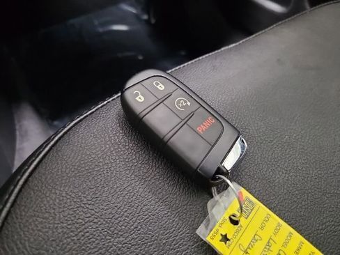 Used 2023 Jeep Compass Latitude AWD/4WD image 33