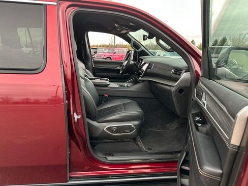 Used 2024 Jeep Wagoneer Series III AWD/4WD image 28