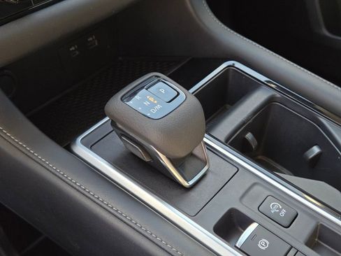 Used 2024 Nissan Pathfinder SV w/ Black Appearance Package FWD image 24