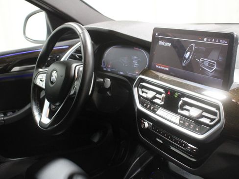 Used 2024 BMW X4 xDrive30i w/ Parking Assistance Package AWD/4WD image 4
